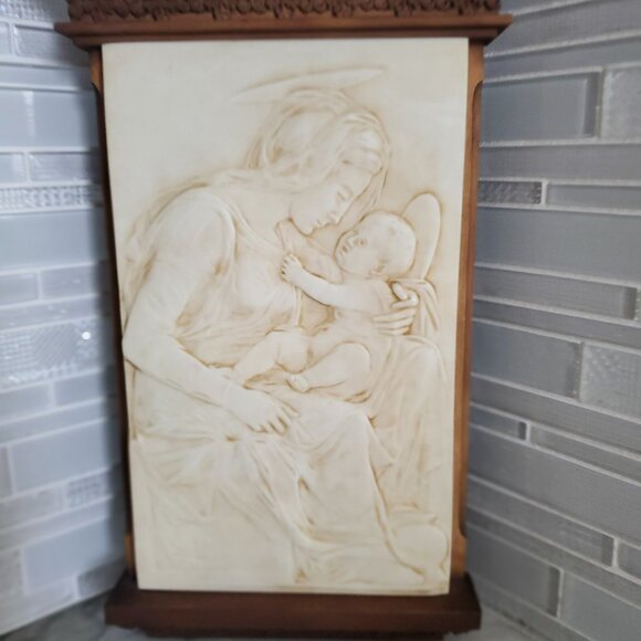 La Madonna and Child , Mary and Jesus Table or Wall  Plaque - Picture 2 of 3